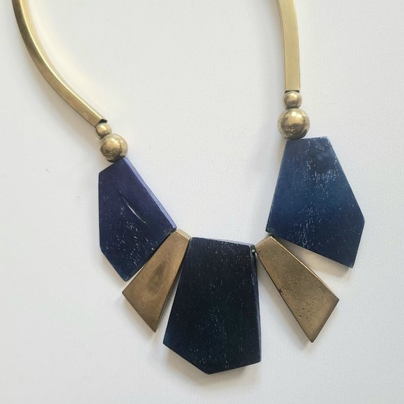 Vintage blue stone and brass necklace. - Picture 5 of 8
